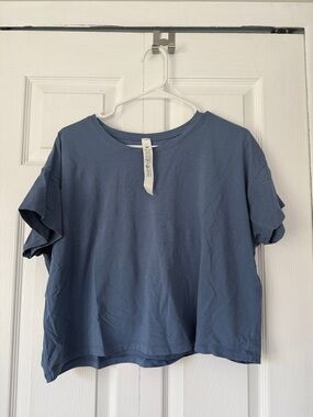lululemon athletica blue cropped tshirt